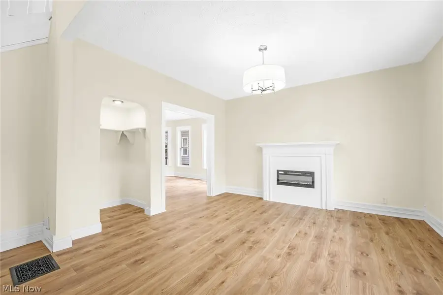 322 W 9th Street, Lorain, OH 44052 - #3