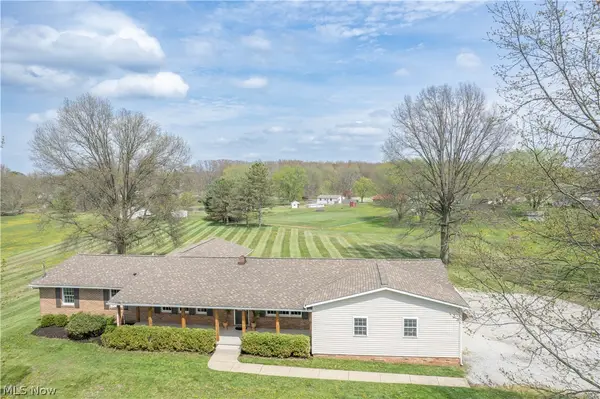 6459 Smith Kramer Ne Street, Hartville, OH 44632