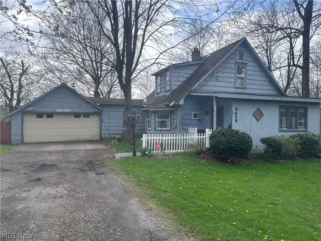 8698 Howland Springs Road, Warren, OH 44484 - #1