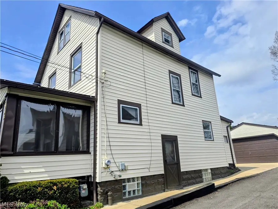 1055 W Tuscarawas Avenue, Barberton, OH 44203 - #3