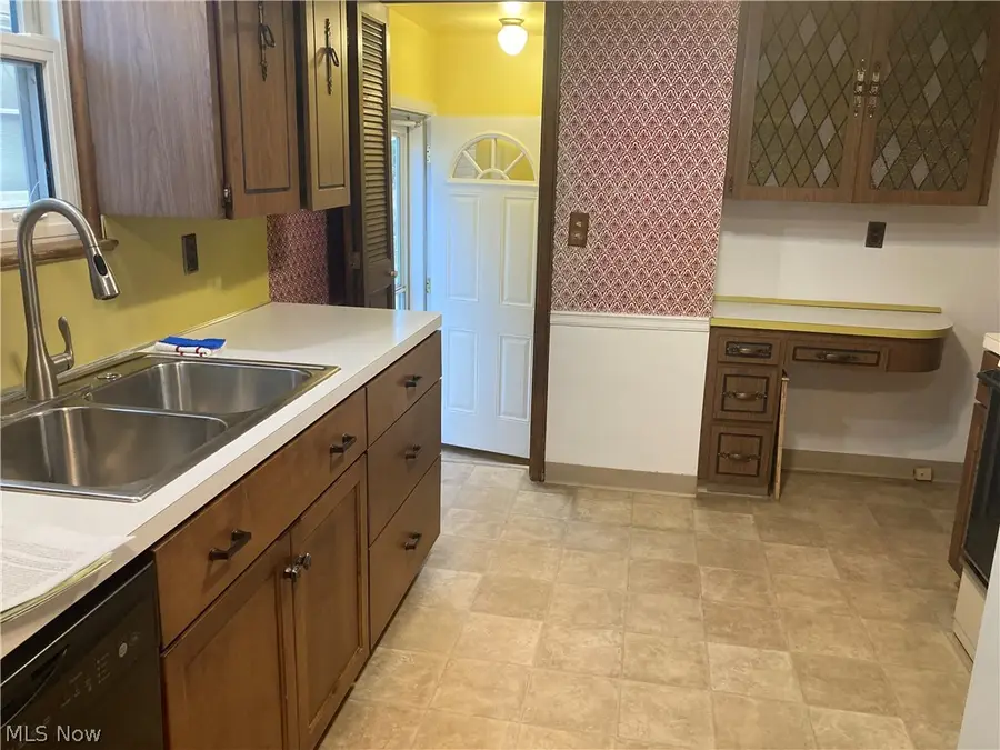 8409 Wainstead Drive, Parma, OH 44129 - #3