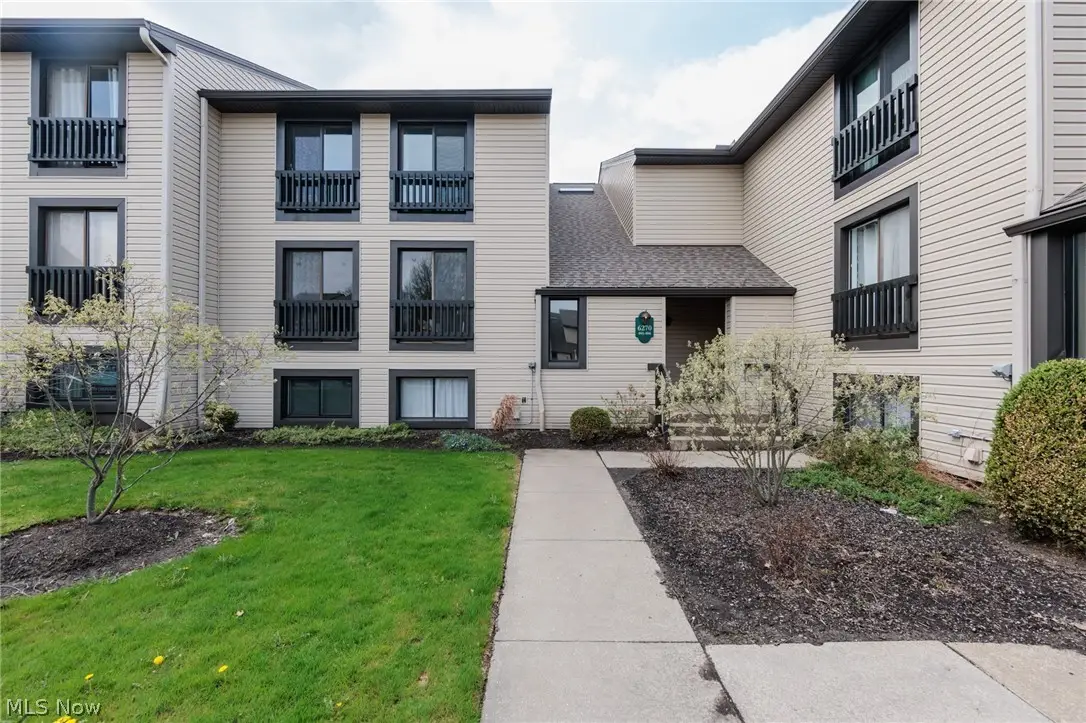 6270 Greenwood Parkway #402, Sagamore Hills, OH 44067 - #1