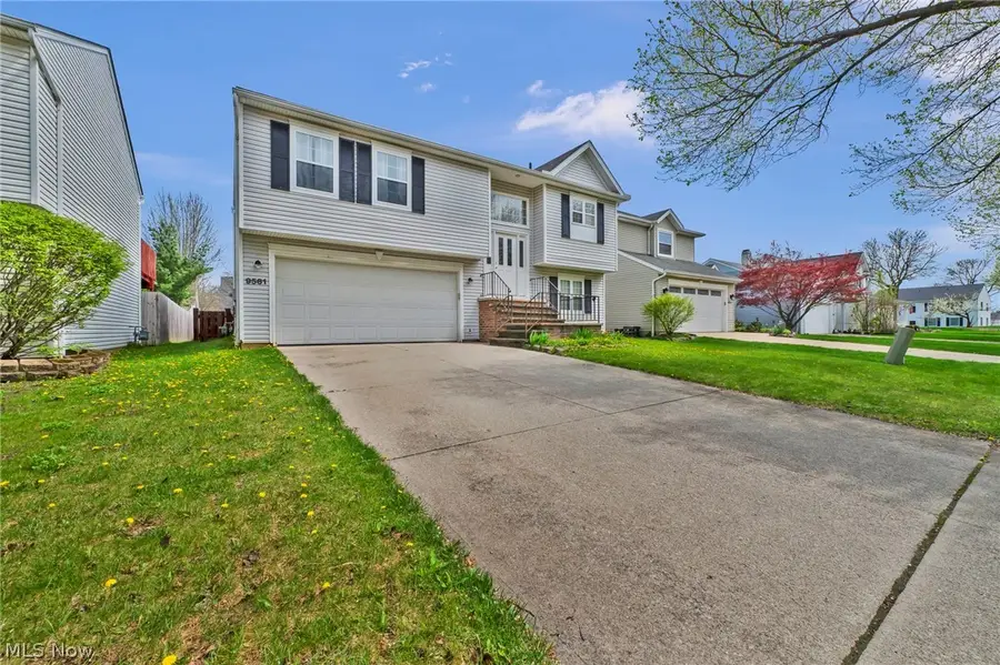 9561 Cyprus Lane, Olmsted Falls, OH 44138 - #3