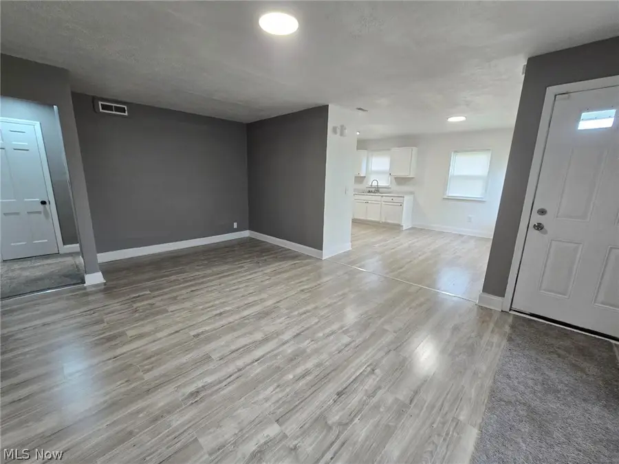 2044 N Green Road, Cleveland, OH 44121 - #3