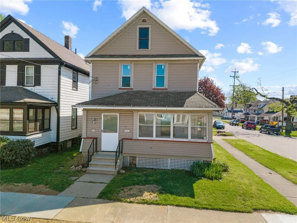 299 NW 5th Nw Street, Barberton, OH 44203 - #1