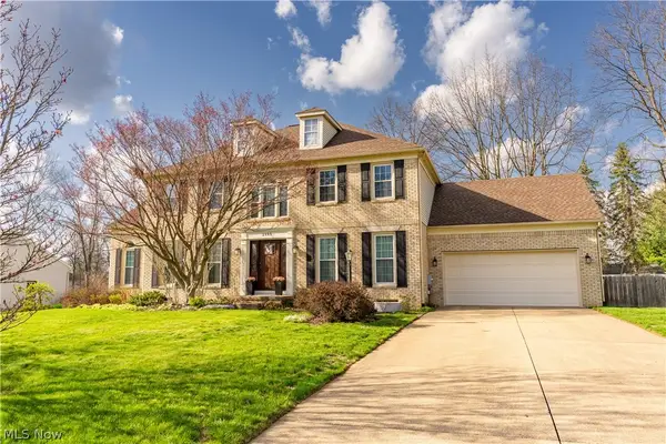 2903 Aylesbury Nw Street, North Canton, OH 44720