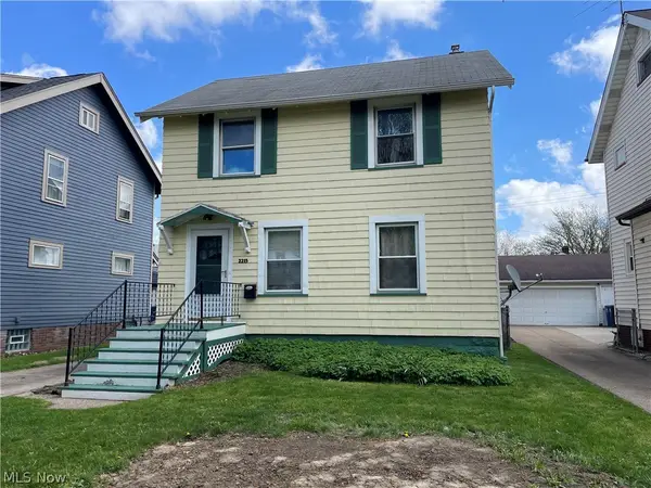 2213 Wyandotte Avenue, Lakewood, OH 44107