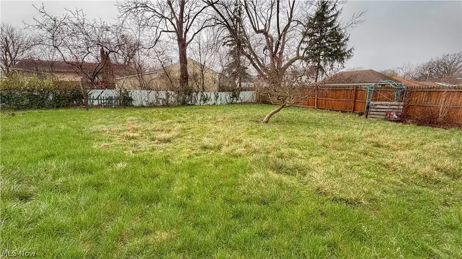 864 Lindsay Avenue, Akron, OH 44306 - #3