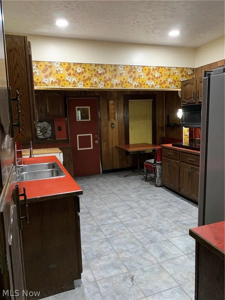 1661 E 93rd Street, Cleveland, OH 44106 - #3