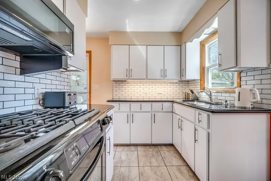 324 W State Street, Barberton, OH 44203 - #3