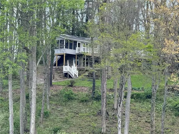 2594 W Buckhorn Drive, Millersburg, OH 44654
