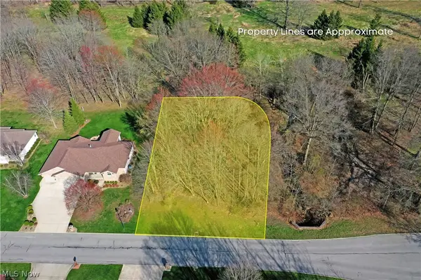 St Andrews Court, Cortland, OH 44410