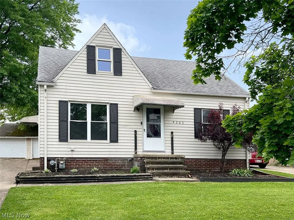 9203 Torrence Avenue, Brooklyn, OH 44144 - #1