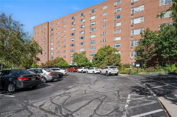 11820 Edgewater Drive #718, Lakewood, OH 44107