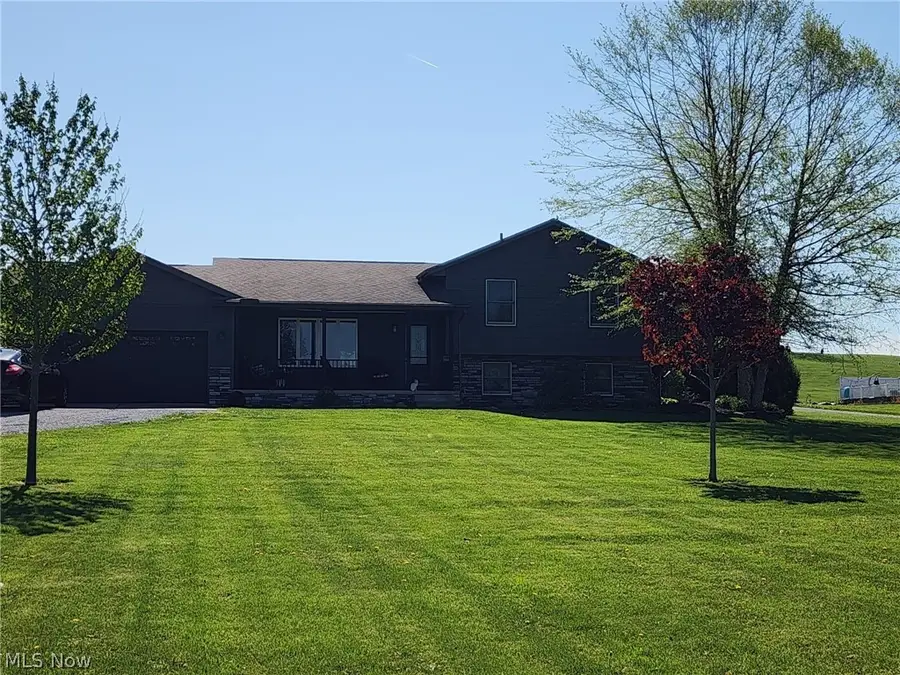 4947 SE Pleasant Valley Se Road, Dennison, OH 44621 - #2