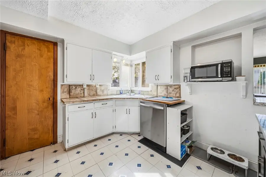 21790 Kennison Avenue, Euclid, OH 44123 - #2