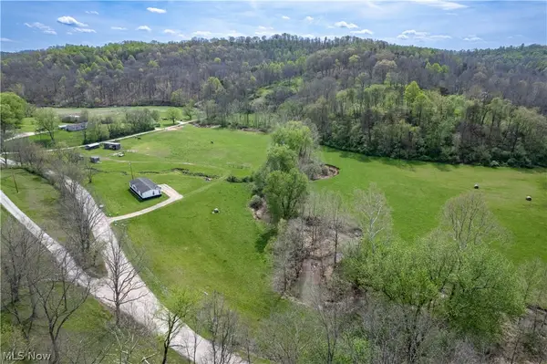 5762 Wadesville Road, Belleville, WV 26133