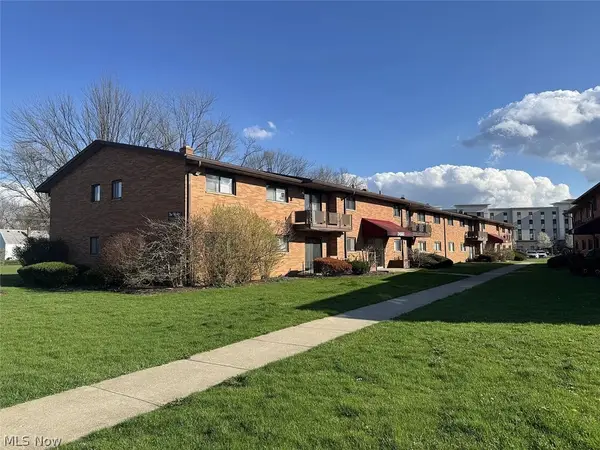 24635 Clareshire Drive #203, North Olmsted, OH 44070