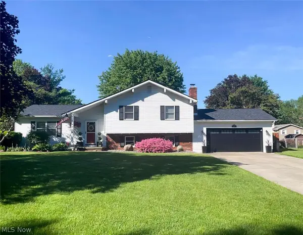 229 Old Oak Drive, Cortland, OH 44410