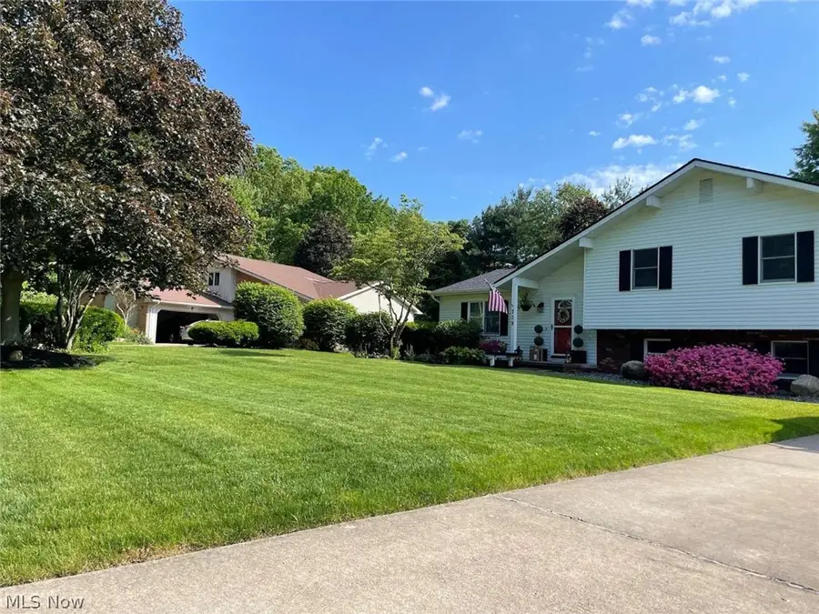 229 Old Oak Drive, Cortland, OH 44410 - #2