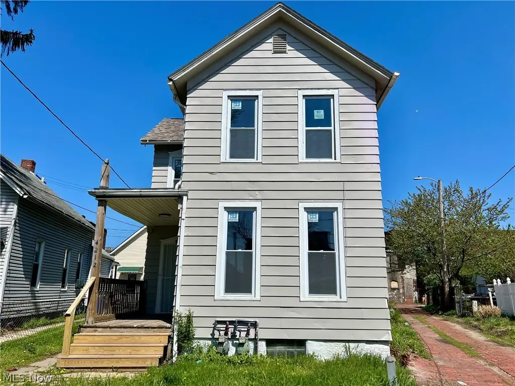 4212 Apple Avenue, Cleveland, OH 44113 - #1