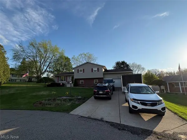 503 Meadowridge Nw Avenue, Canton, OH 44708