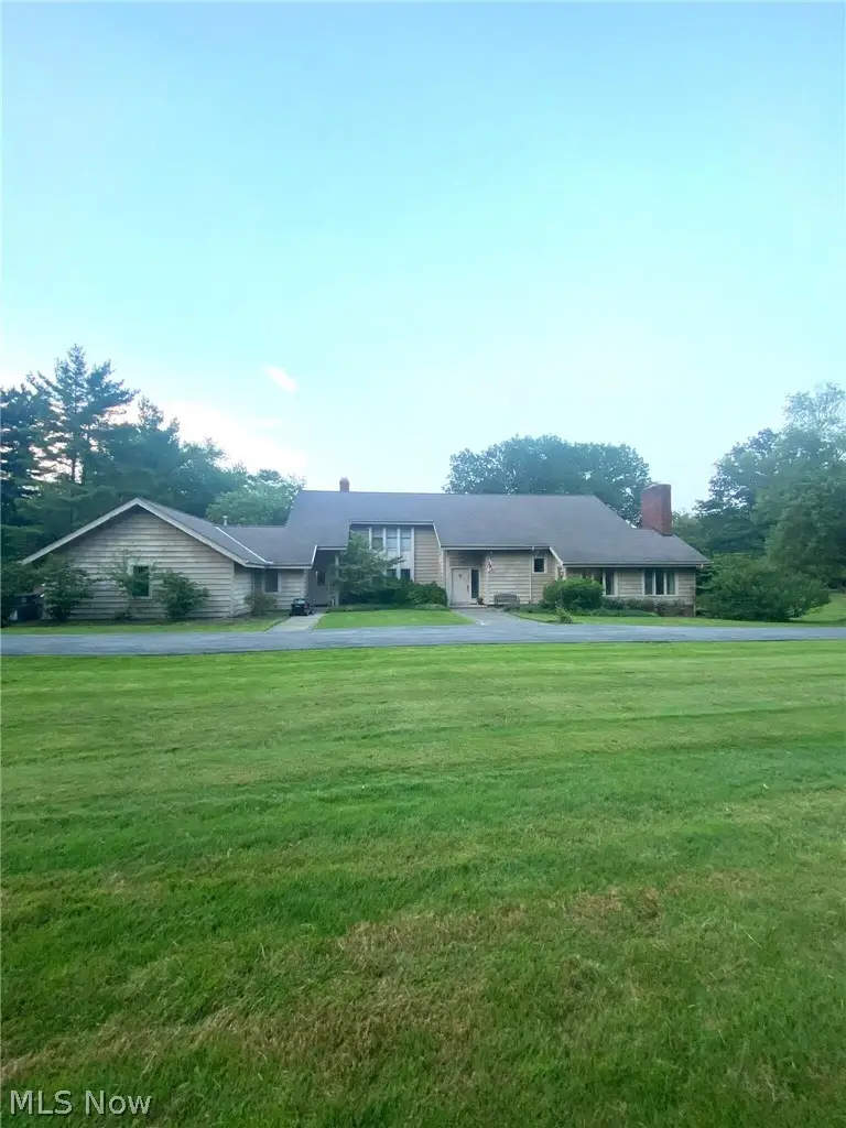 2021 Lyndway Road, Cleveland, OH 44121 - #1