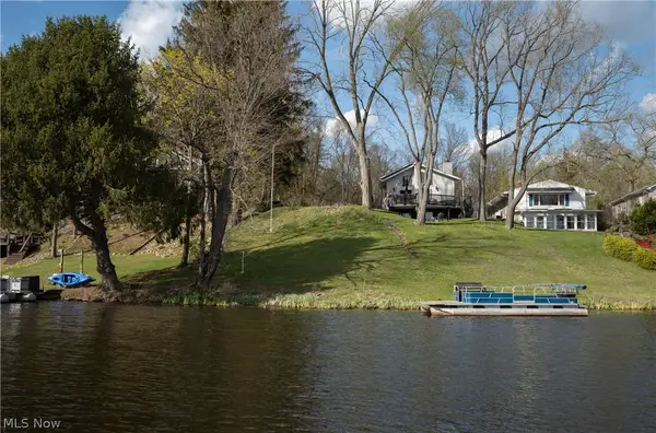 73 Cherry Nw Drive, North Canton, OH 44720