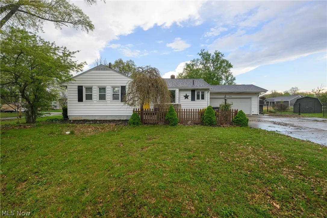 2950 Stanton Nw Avenue, Massillon, OH 44647 - #1