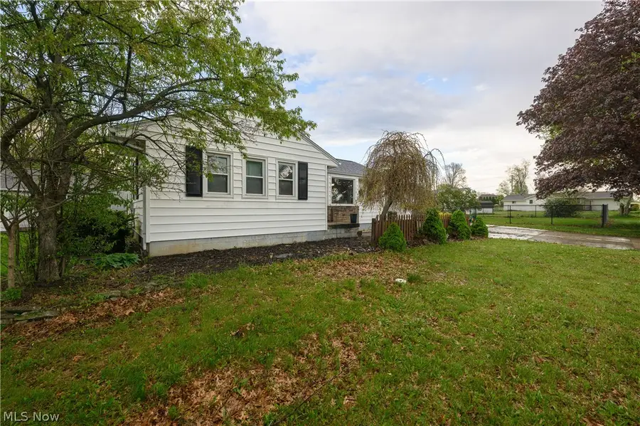 2950 Stanton Nw Avenue, Massillon, OH 44647 - #3