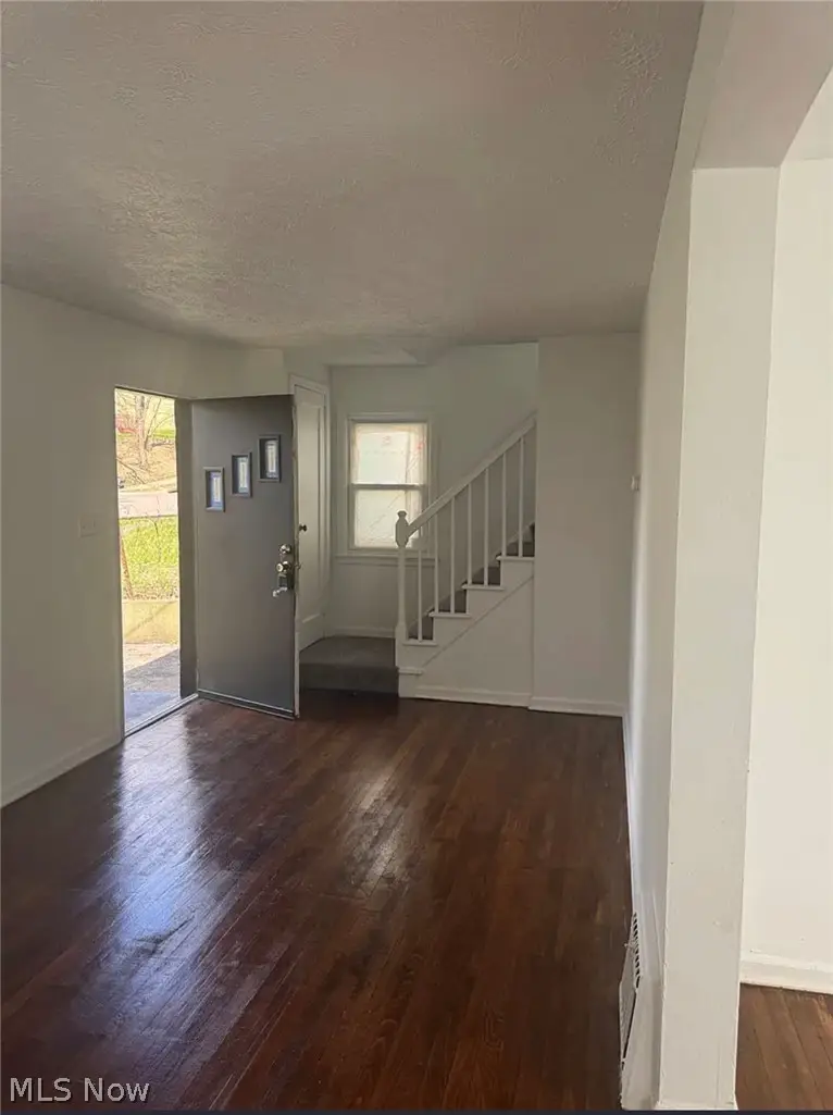 1102 Tonawanda Avenue, Akron, OH 44305 - #2