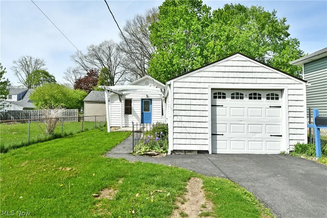 190 Meadowbrook Avenue, Youngstown, OH 44512 - #1