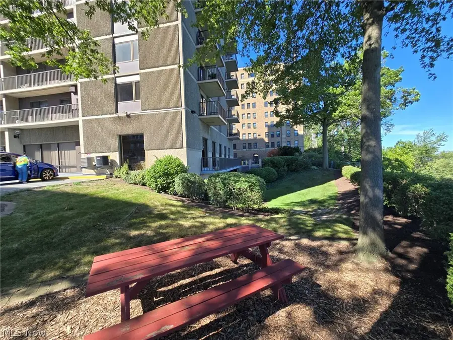 12500 Edgewater Drive #202, Lakewood, OH 44107 - #3
