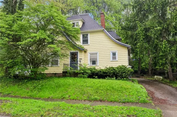 3590 Woodridge Road, Cleveland Heights, OH 44121