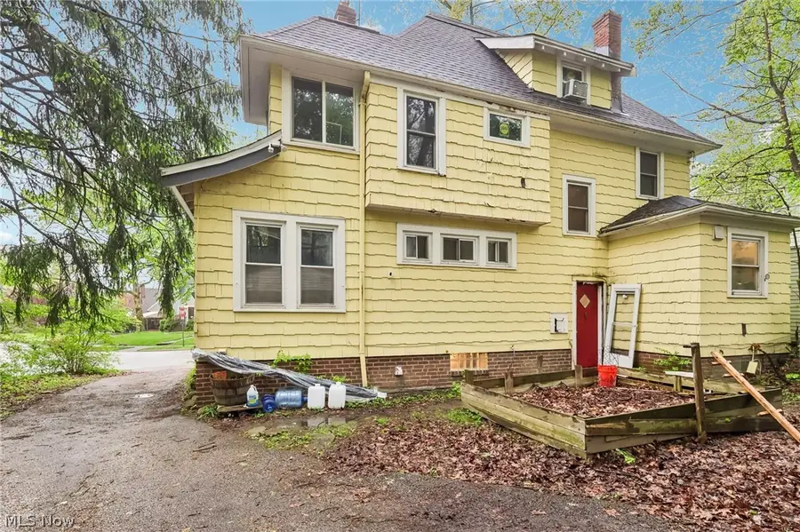 3590 Woodridge Road, Cleveland Heights, OH 44121 - #2