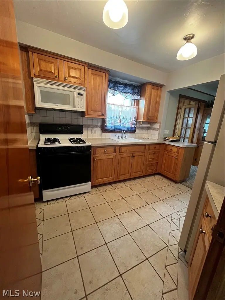13009 Darlington Avenue, Garfield Heights, OH 44125 - #2