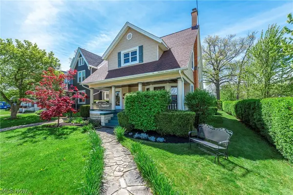 14013 Clifton Boulevard, Lakewood, OH 44107
