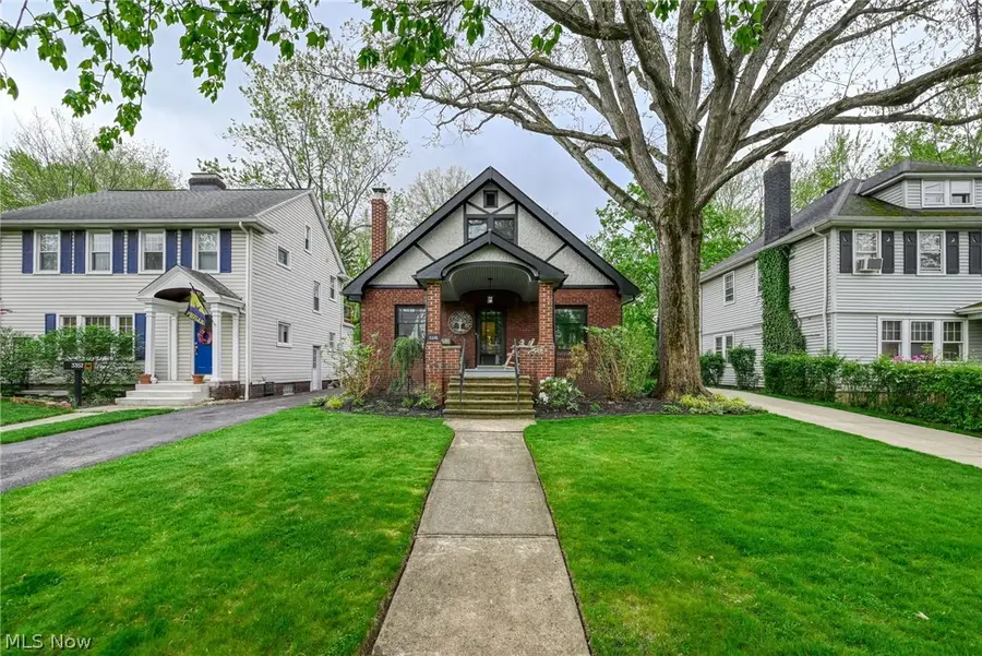 3346 E Fairfax Rd, Cleveland Heights, OH 44118 - #2