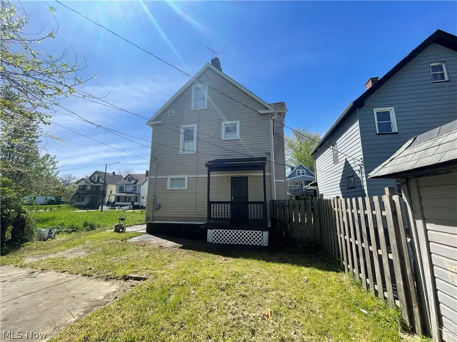 14101 Strathmore Avenue, East Cleveland, OH 44112 - #3