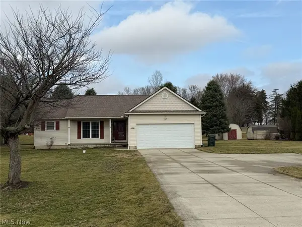 6561 Swamp Ne Street, Hartville, OH 44632