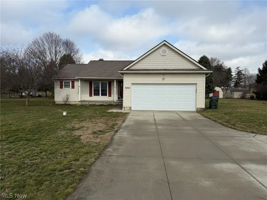 6561 Swamp Ne Street, Hartville, OH 44632 - #2