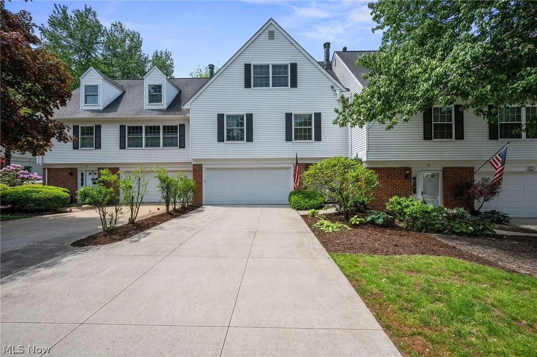 25 Commons Court, Chagrin Falls, OH 44022 - #1
