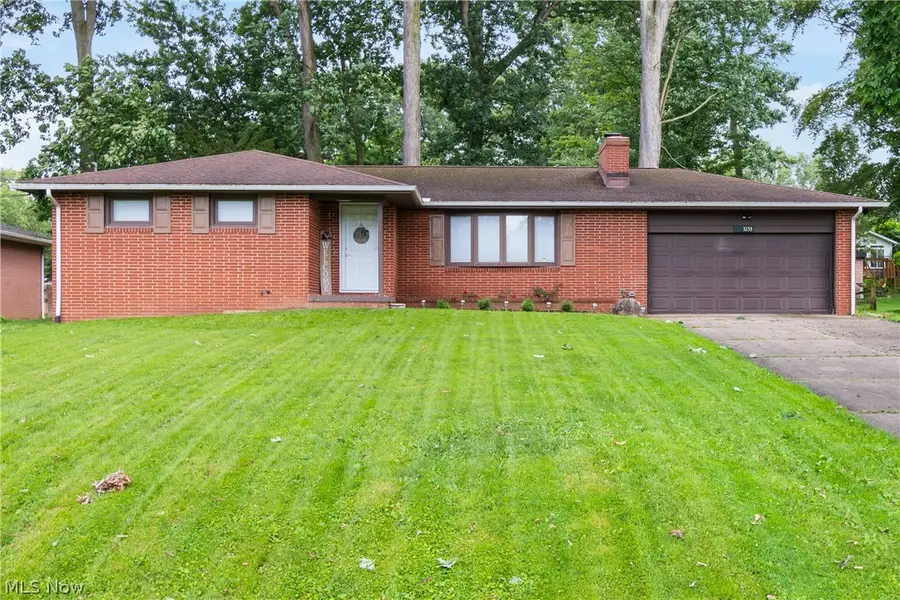 3233 Greenpark Nw Street, Massillon, OH 44646 - #2
