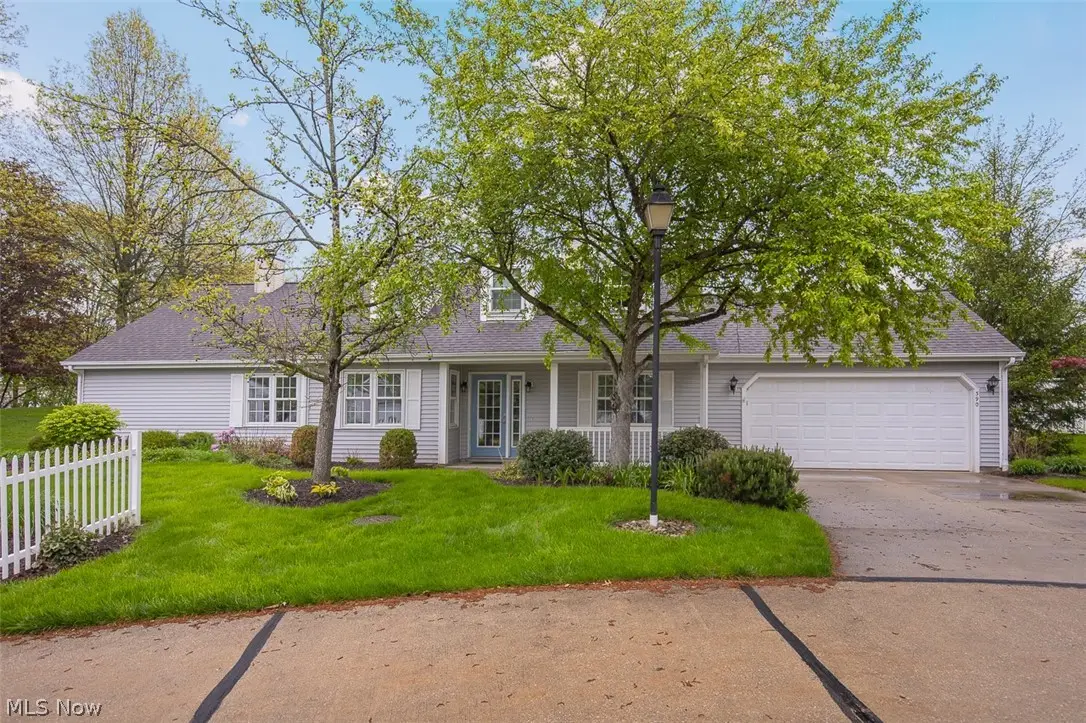 390 Vista Lane, Aurora, OH 44202 - #1