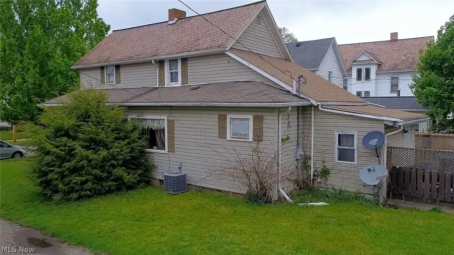 146 W 8th Street, Dover, OH 44622 - #3