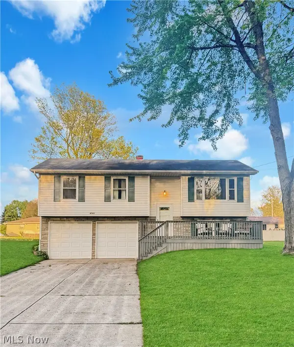 4762 Pine Trace Drive, Austintown, OH 44515