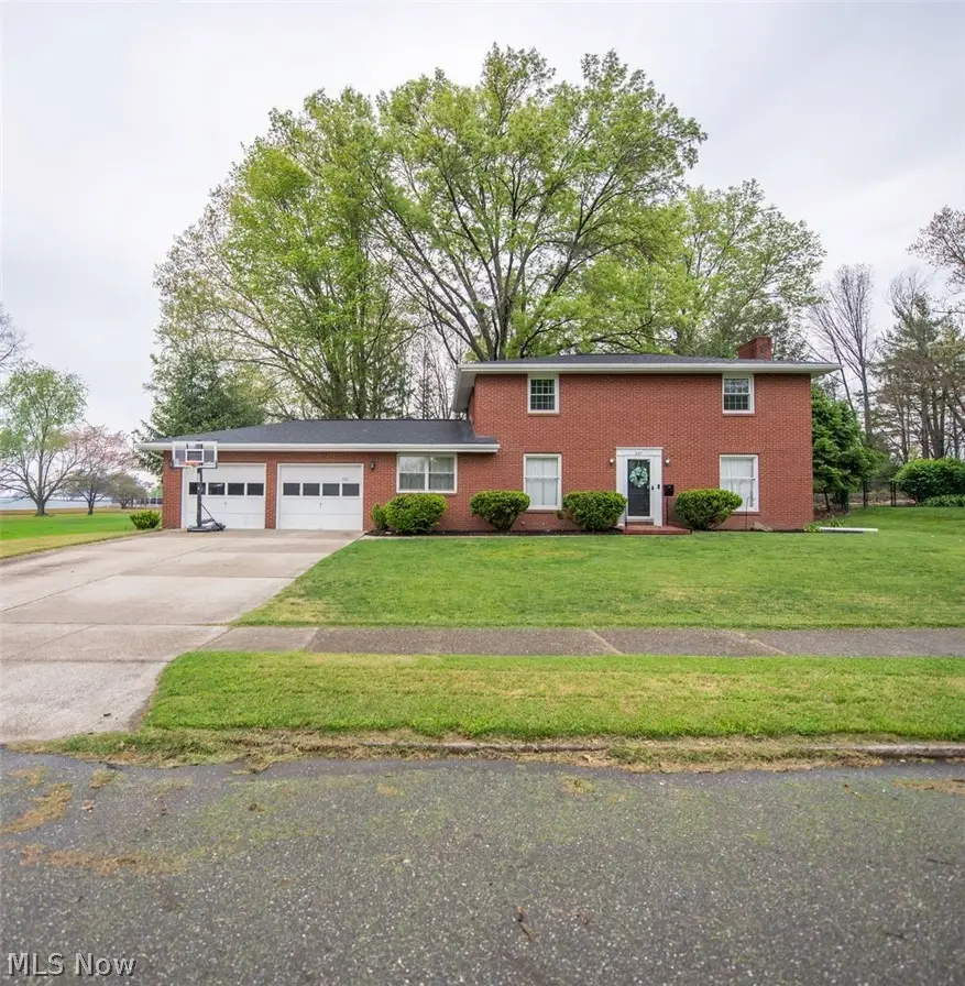 827 E 5th Street, Dover, OH 44622 - #1