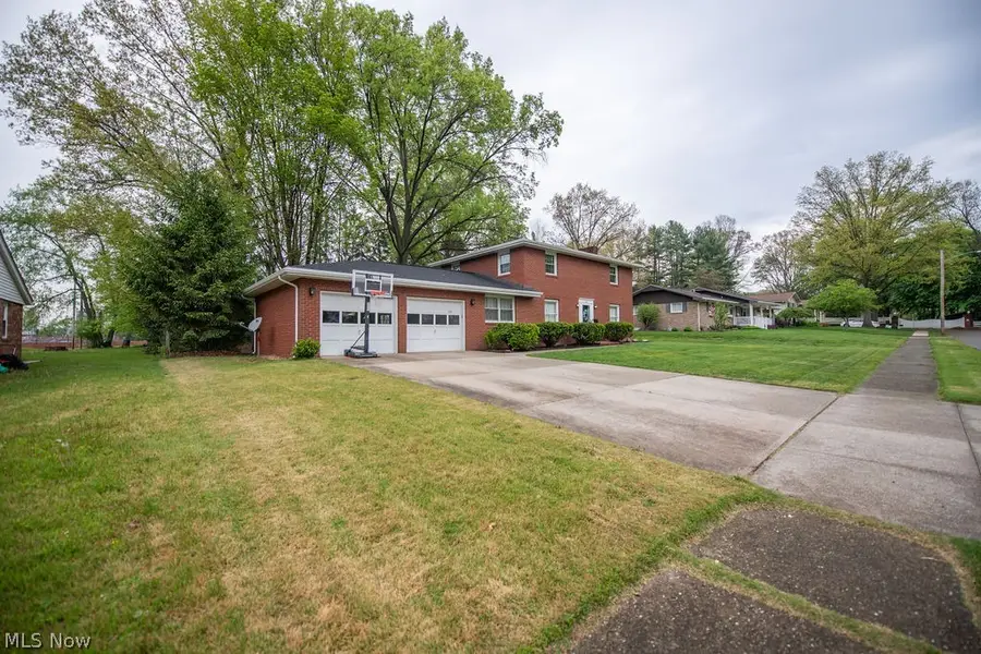 827 E 5th Street, Dover, OH 44622 - #3