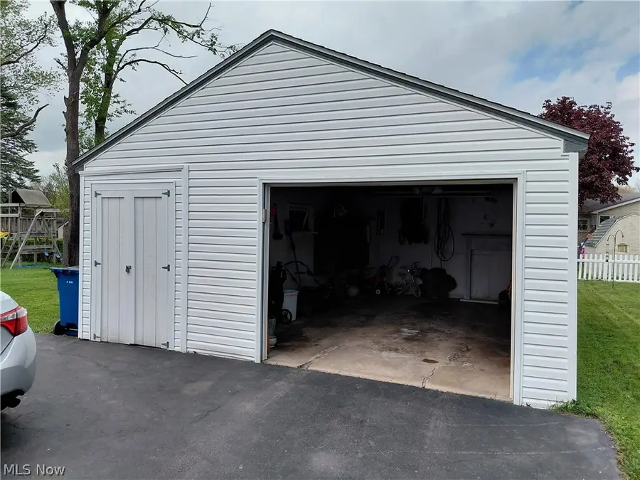 506 Moore Street, Hubbard, OH 44425 - #2