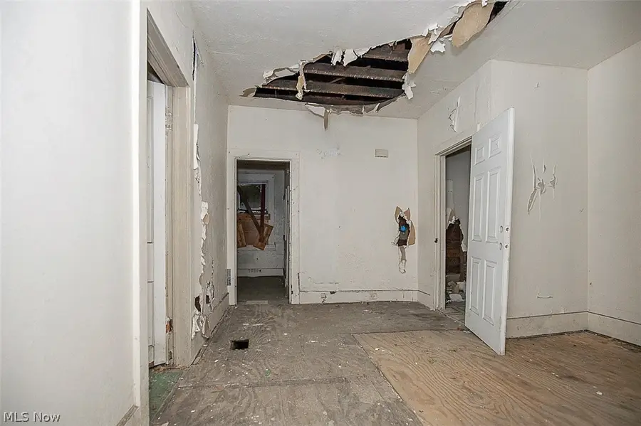 1054 E 71st Street, Cleveland, OH 44103 - #2